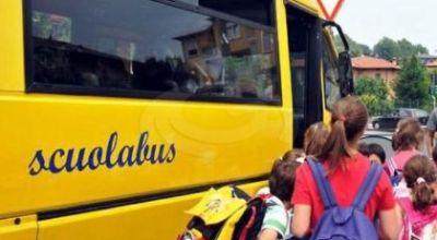 scuolabus con bambini scuolabus con bambini